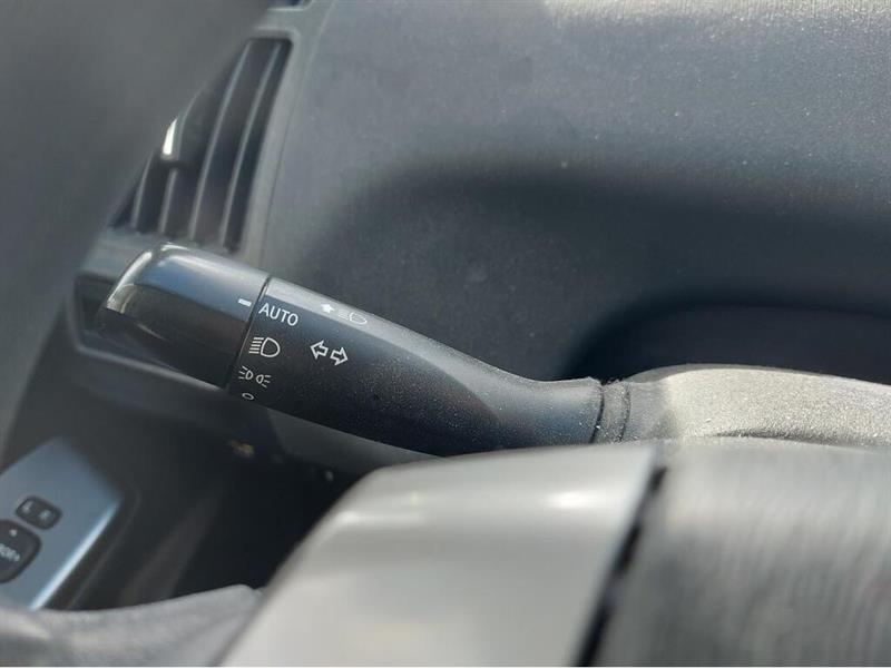 toyota Prius V 2017 - 23