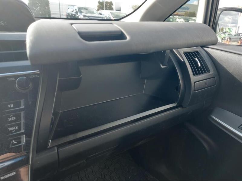 toyota Prius V 2017 - 25