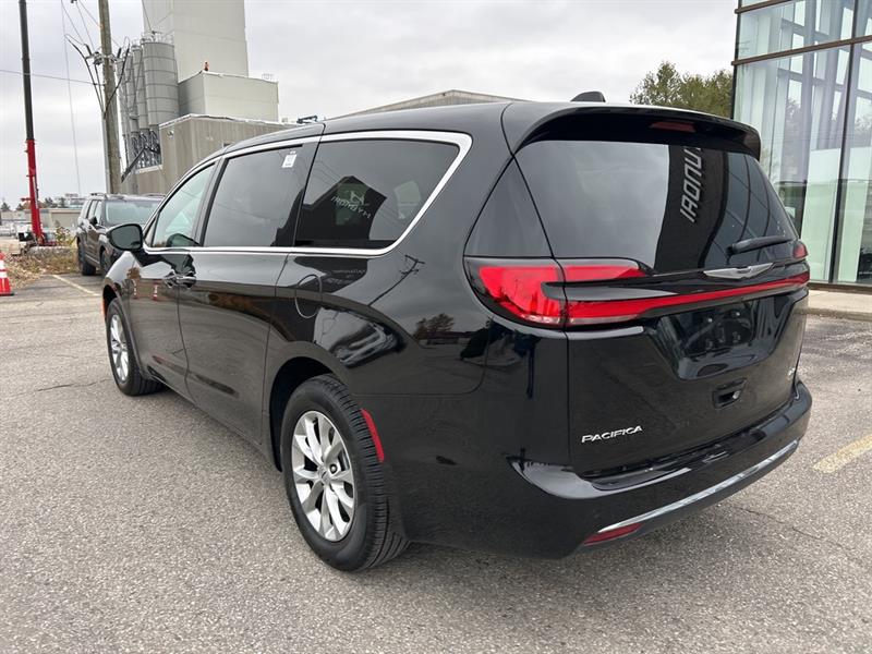 chrysler Pacifica 2025 - 8