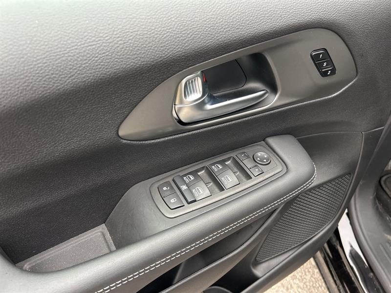 chrysler Pacifica 2025 - 16