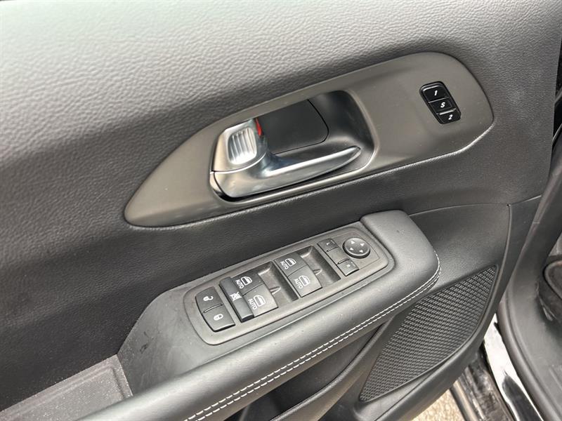 chrysler Pacifica 2025 - 16