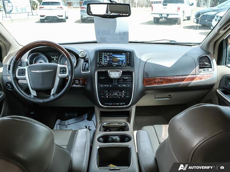 chrysler Town & Country 2016 - 25