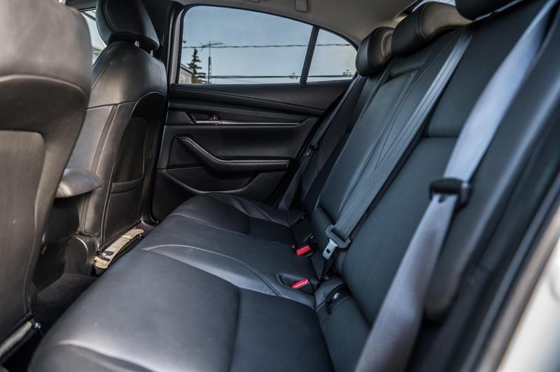 mazda Mazda3 2023 - 28