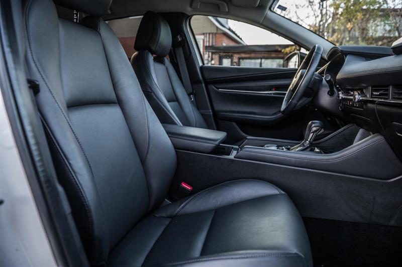 mazda Mazda3 2023 - 33