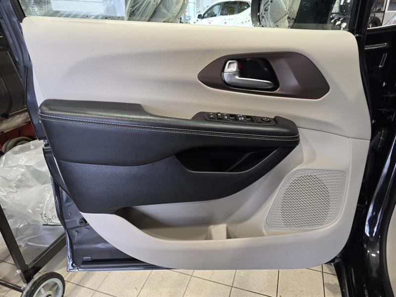 chrysler Grand Caravan 2022 - 12