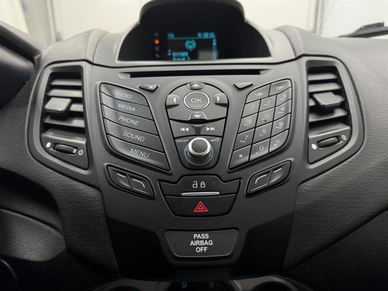 ford Fiesta 2015 - 25