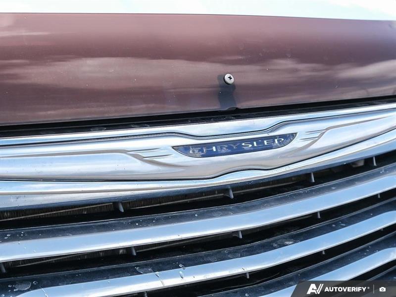 Chrysler Town & Country 9