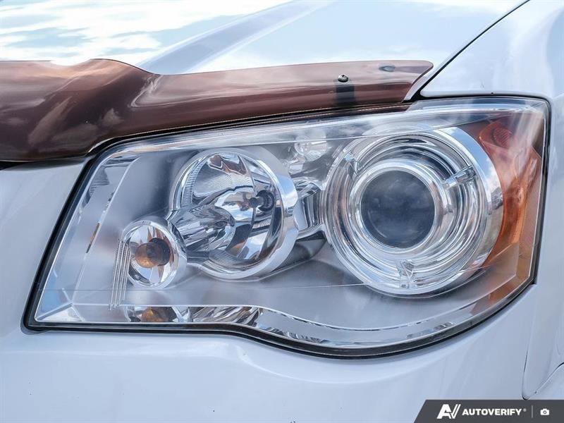 Chrysler Town & Country 10