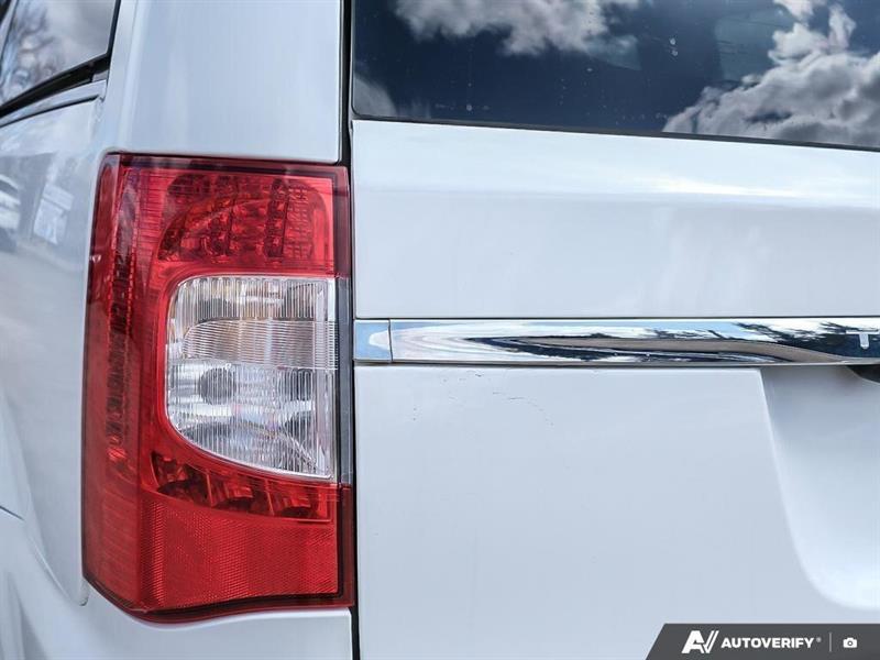 Chrysler Town & Country 12