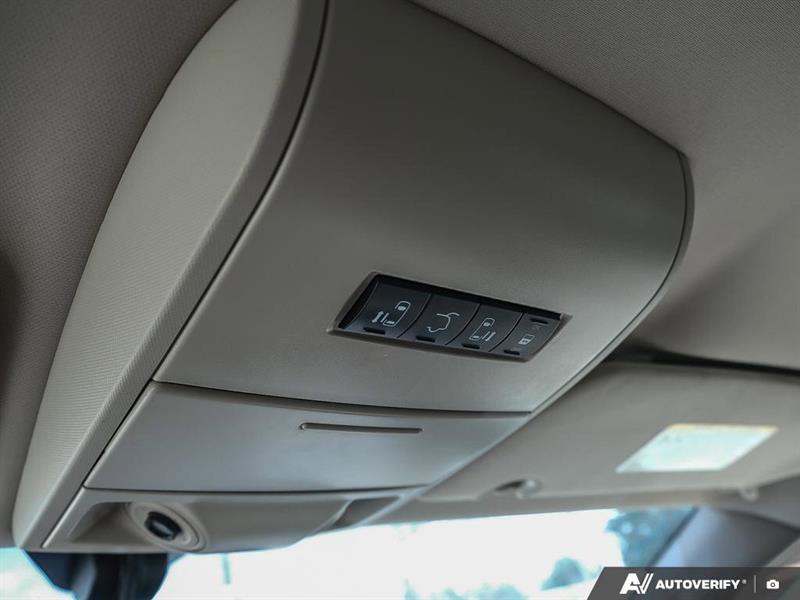 Chrysler Town & Country 22