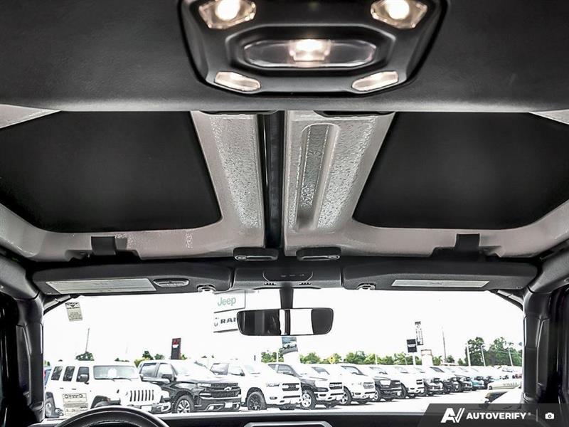 jeep Wrangler 2023 - 26