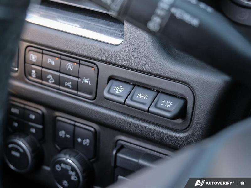 chevrolet Suburban 2023 - 21