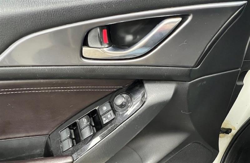 mazda Mazda3 2017 - 24