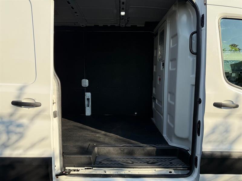 ford Transit fourgon utilitaire 2023 - 14