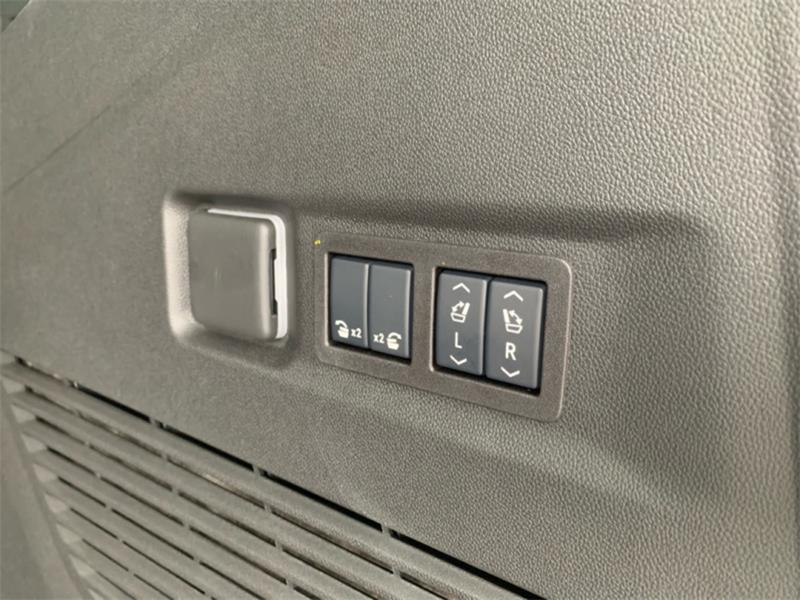 chevrolet Suburban 2025 - 12