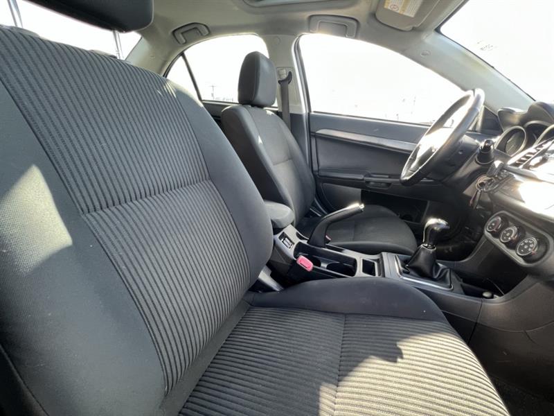 mitsubishi Lancer 2015 - 25