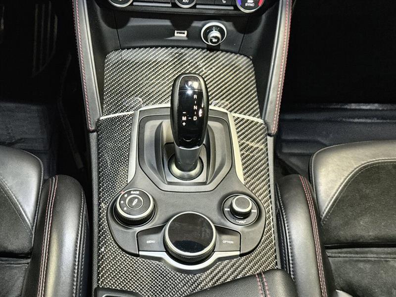 alfa romeo Stelvio 2018 - 23