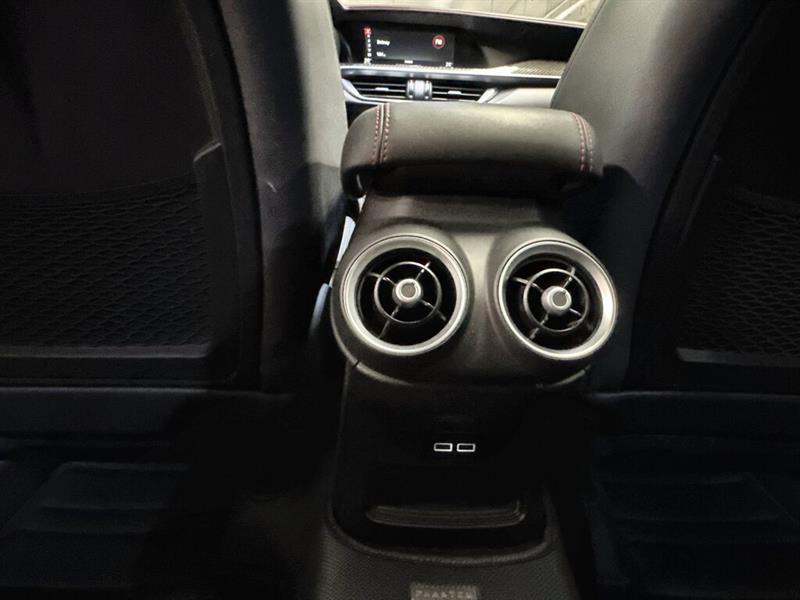 alfa romeo Stelvio 2018 - 24