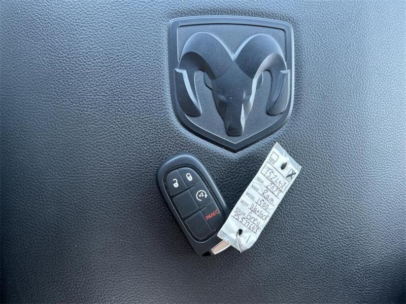 ram 1500 Classic 2023 - 36