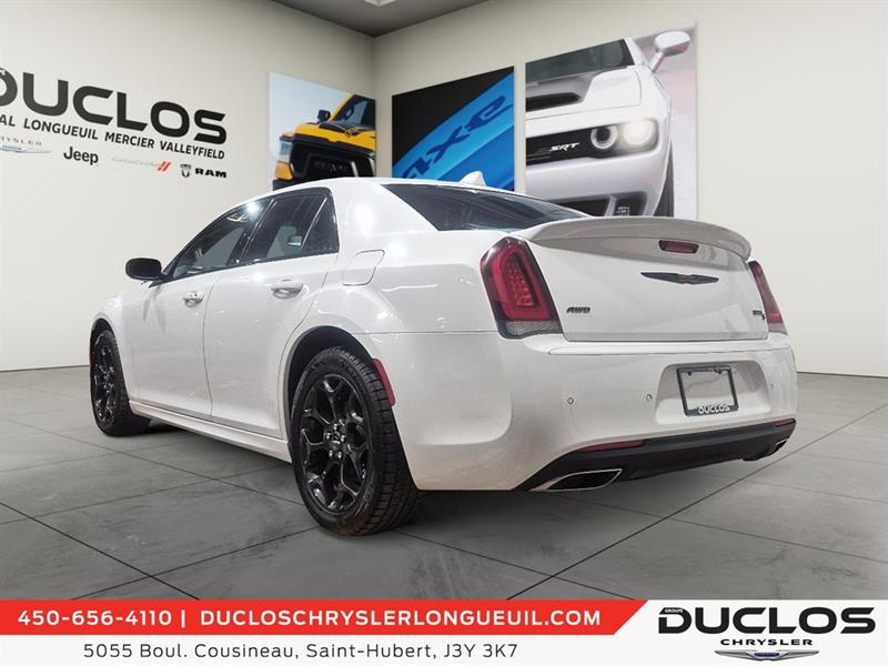 chrysler 300 2023 - 6