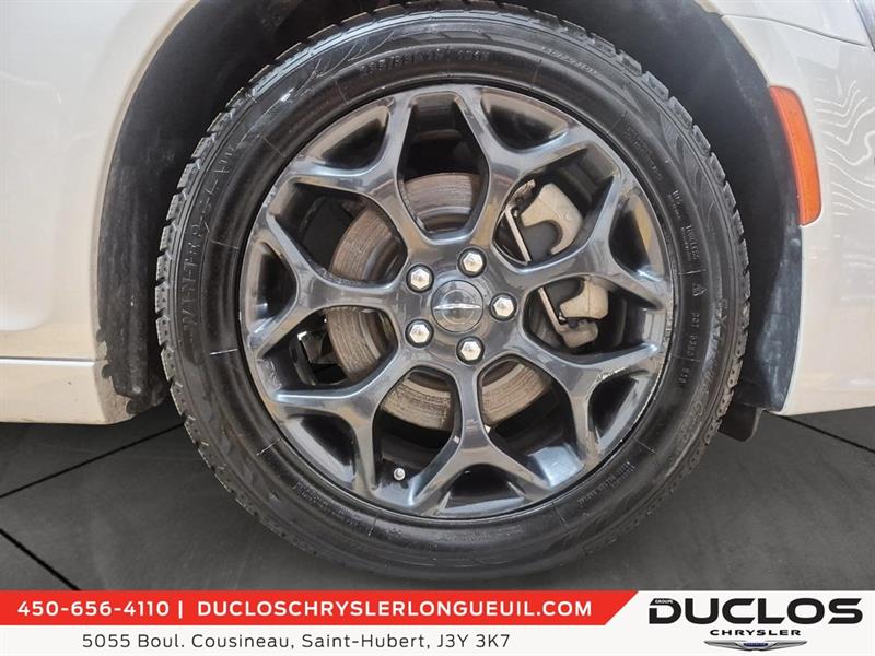 chrysler 300 2023 - 10