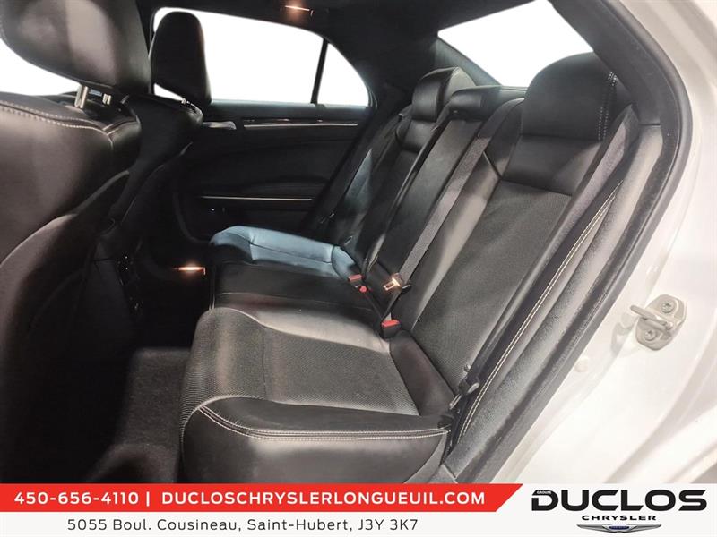 chrysler 300 2023 - 14