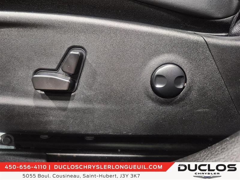 chrysler 300 2023 - 16