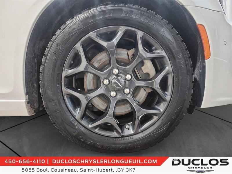 chrysler 300 2023 - 9