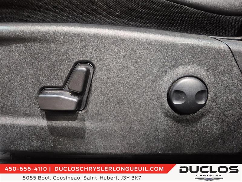 chrysler 300 2023 - 15