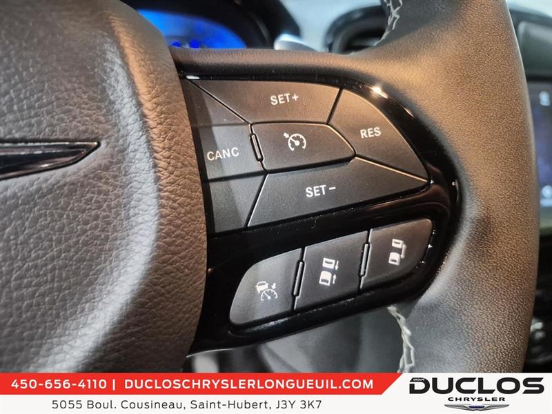 chrysler 300 2023 - 18