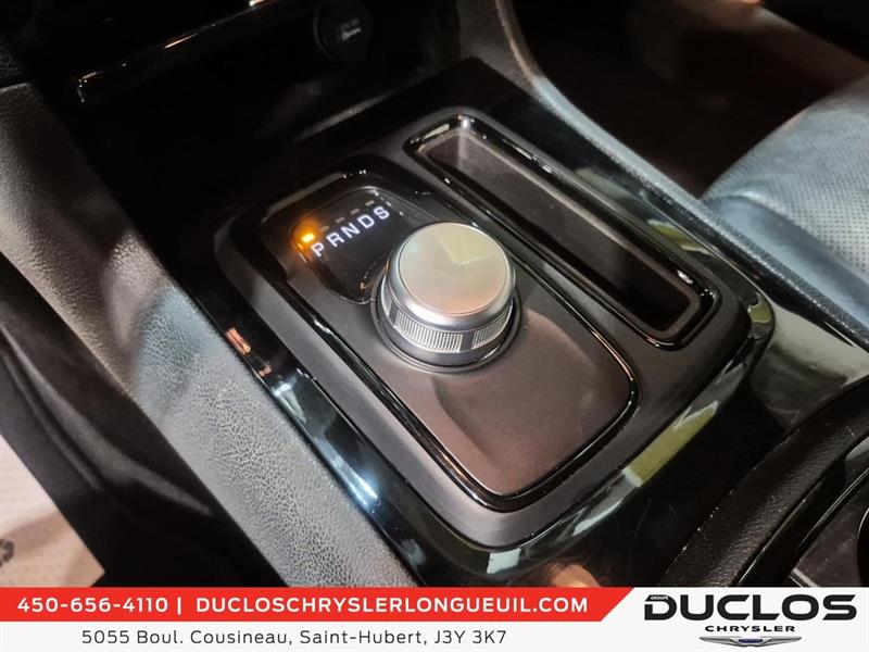 chrysler 300 2023 - 20