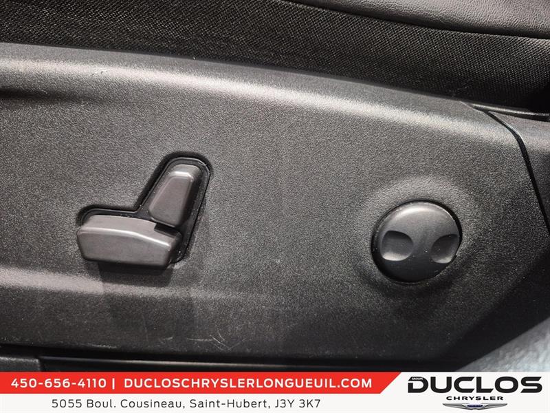 chrysler 300 2022 - 16