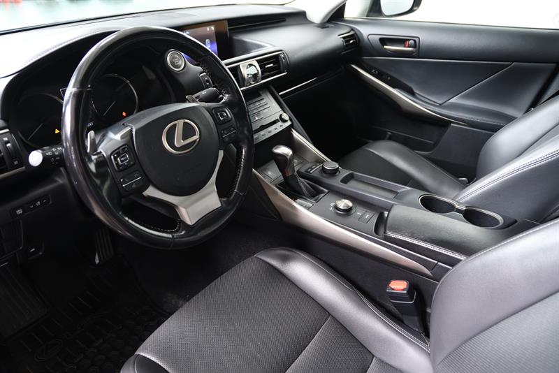 lexus IS 300 2017 - 11