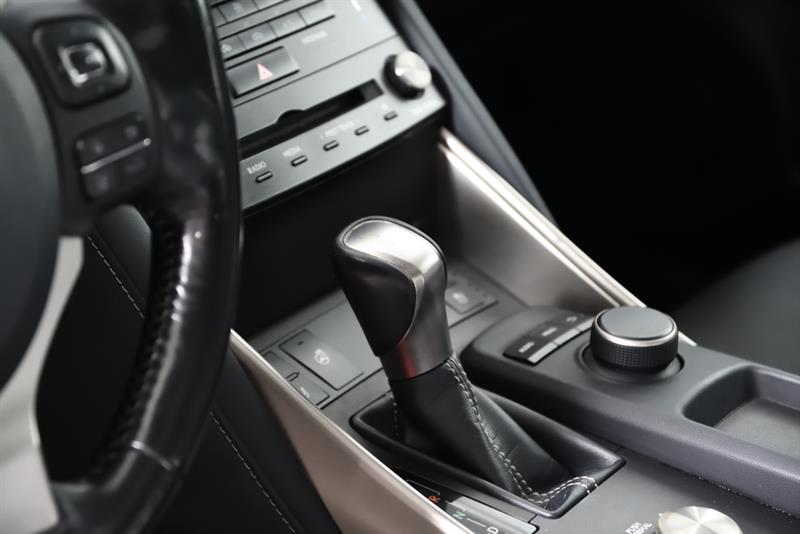 lexus IS 300 2017 - 12