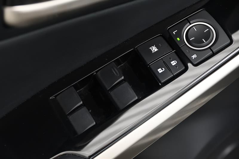 lexus IS 300 2017 - 13