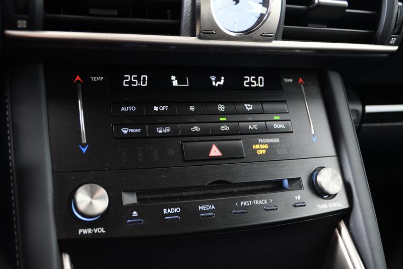 lexus IS 300 2017 - 21