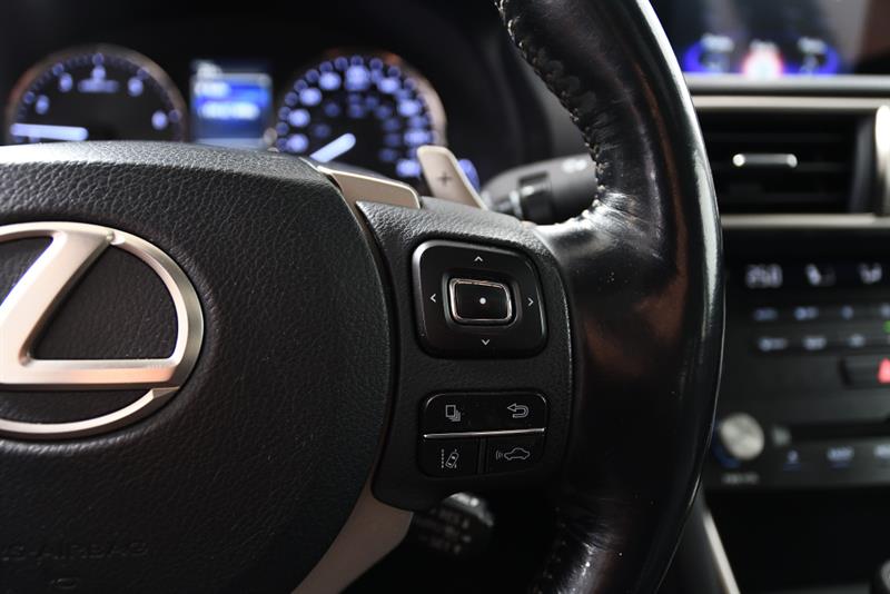 lexus IS 300 2017 - 26