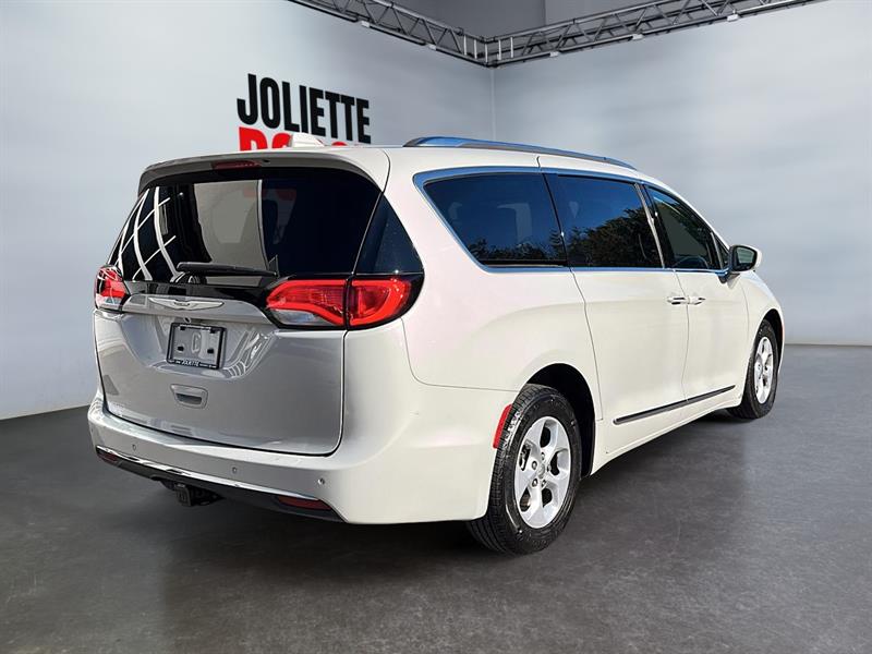 chrysler Pacifica 2017 - 9