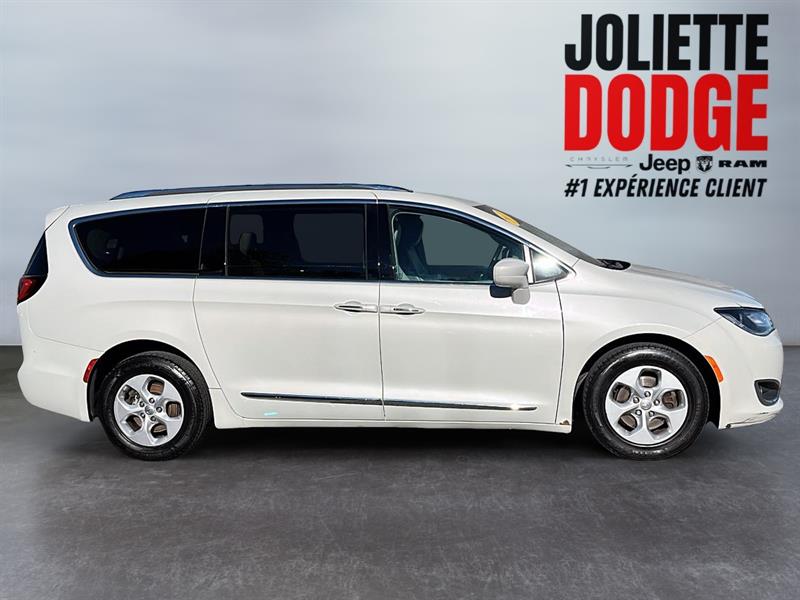 chrysler Pacifica 2017 - 10