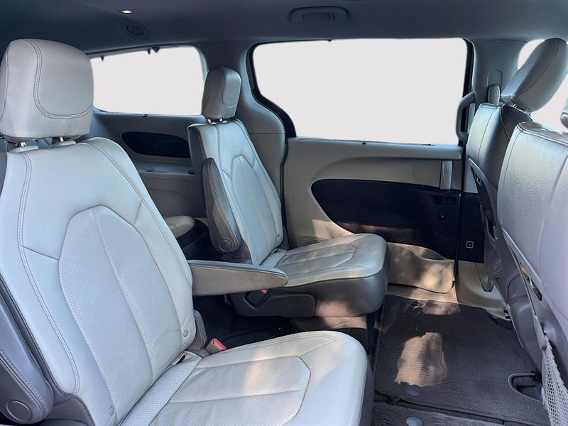 chrysler Pacifica 2017 - 16