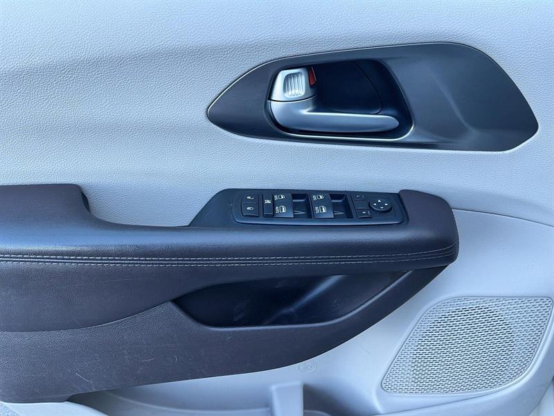 chrysler Pacifica 2017 - 35