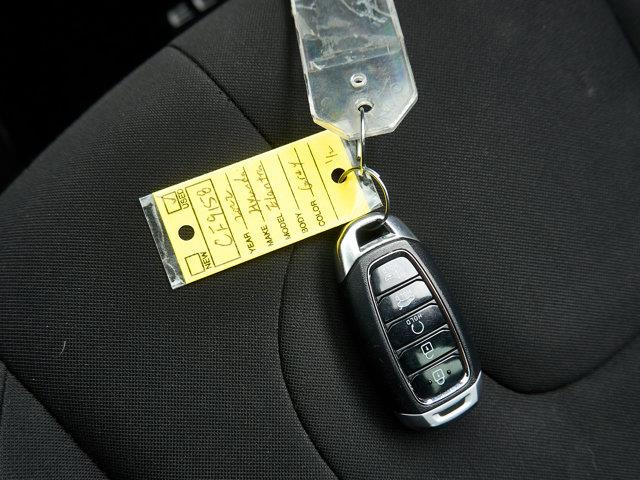 hyundai Elantra 2022 - 25