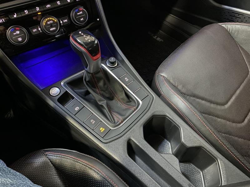 volkswagen Jetta 2022 - 32