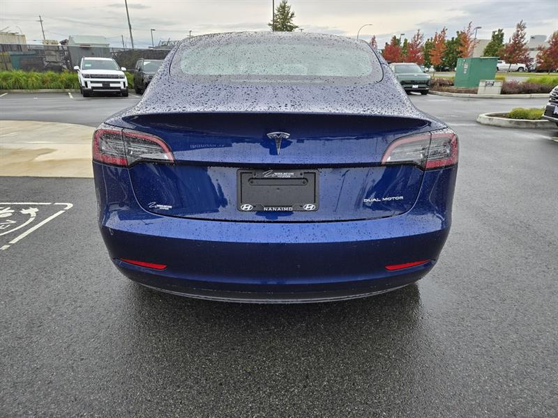 tesla Model 3 2022 - 11