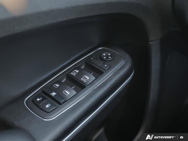 chrysler 300 2023 - 11