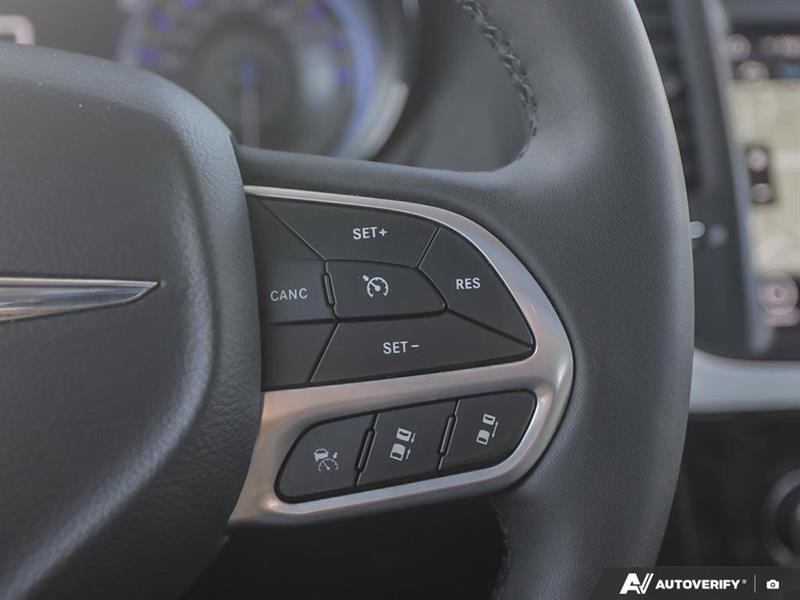 chrysler 300 2023 - 12