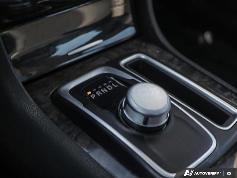 chrysler 300 2023 - 13