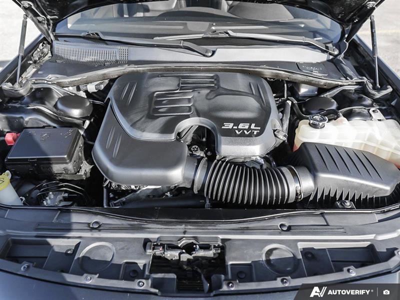 chrysler 300 2023 - 21