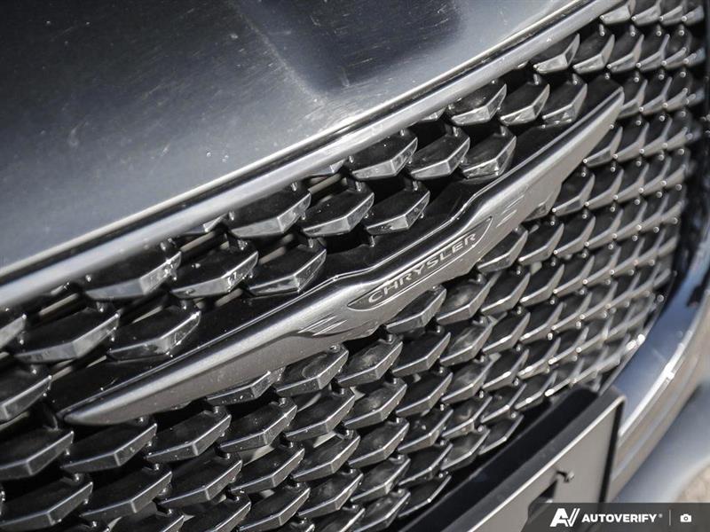 chrysler 300 2023 - 22