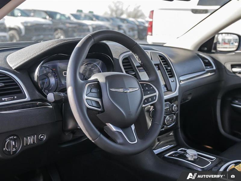 chrysler 300 2023 - 25